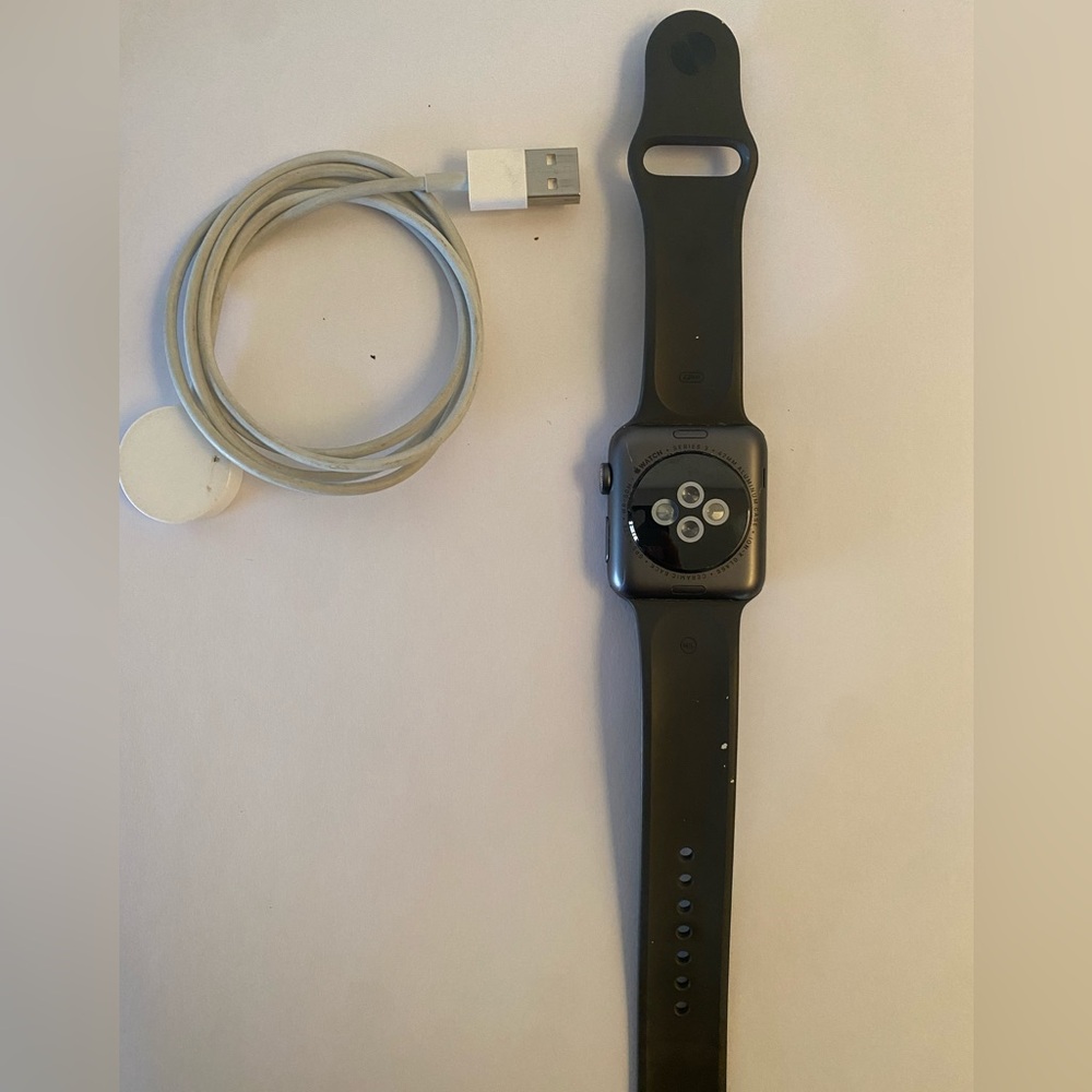 APPLE WATCH SERIES 3 42MM excellent condition